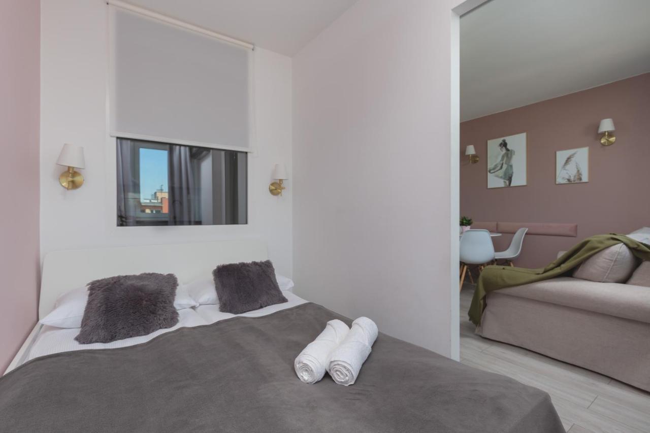 Apartaments Solec 79 By Noclegi Renters Warszawa Exteriör bild