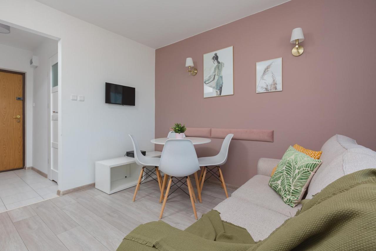 Apartaments Solec 79 By Noclegi Renters Warszawa Exteriör bild
