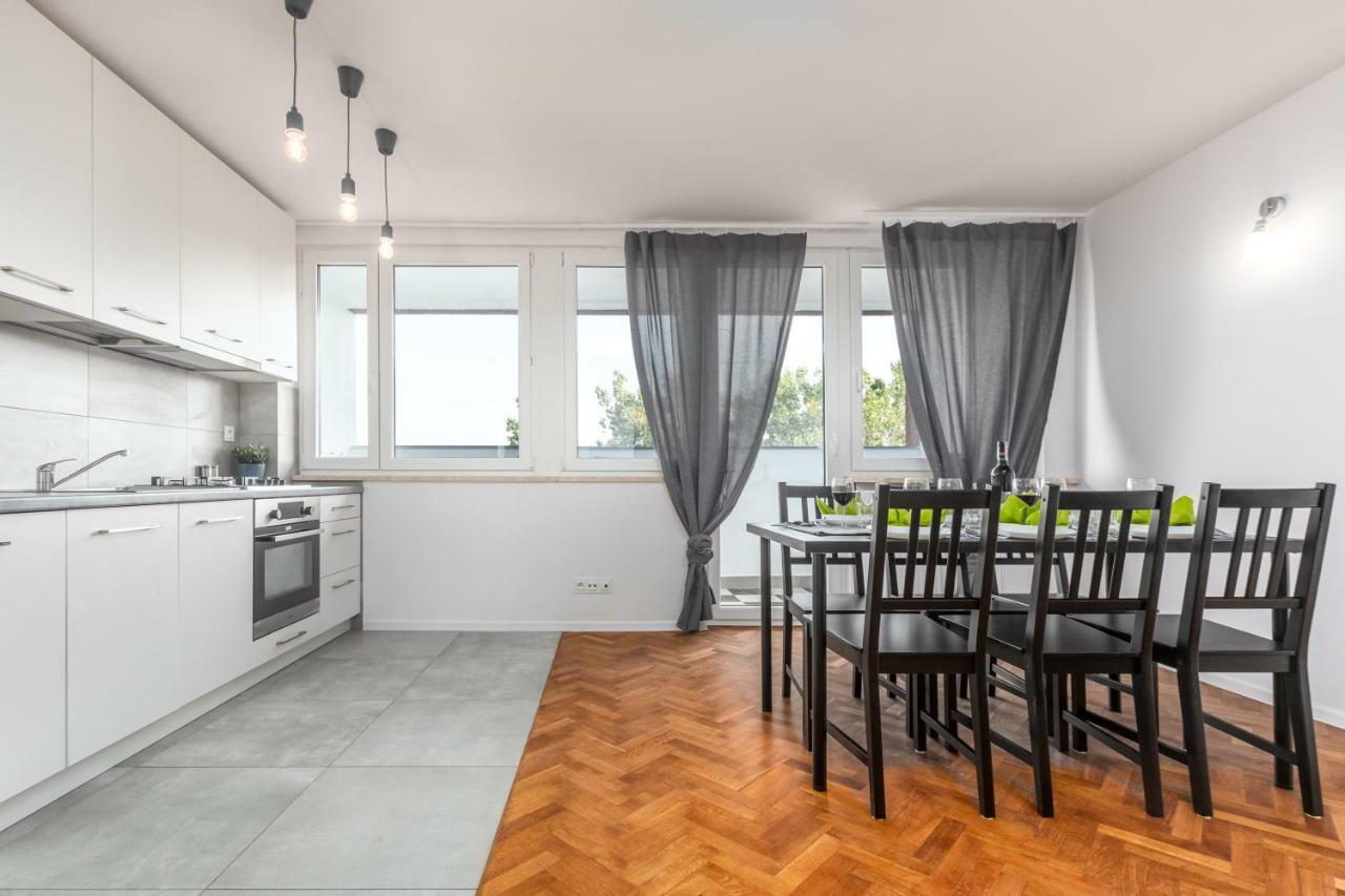 Apartaments Solec 79 By Noclegi Renters Warszawa Exteriör bild