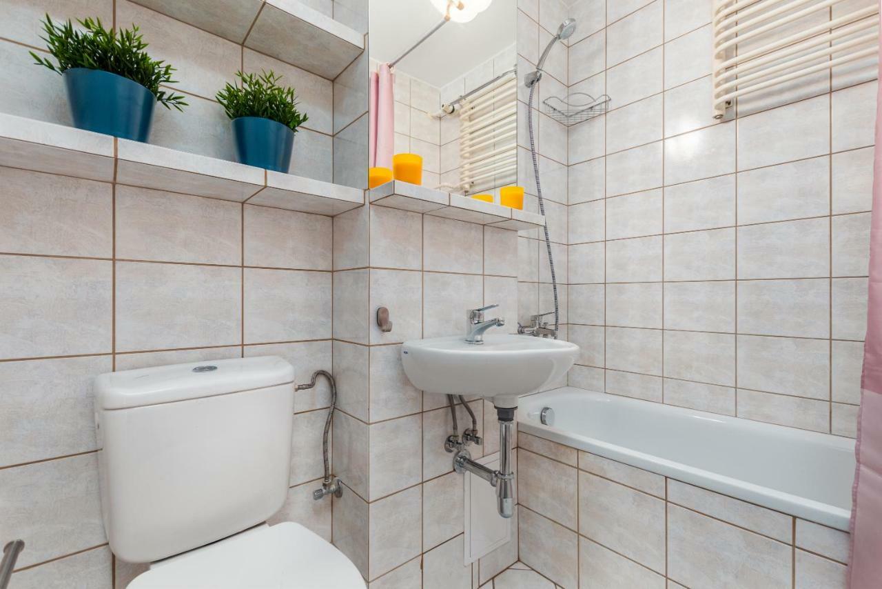 Apartaments Solec 79 By Noclegi Renters Warszawa Exteriör bild